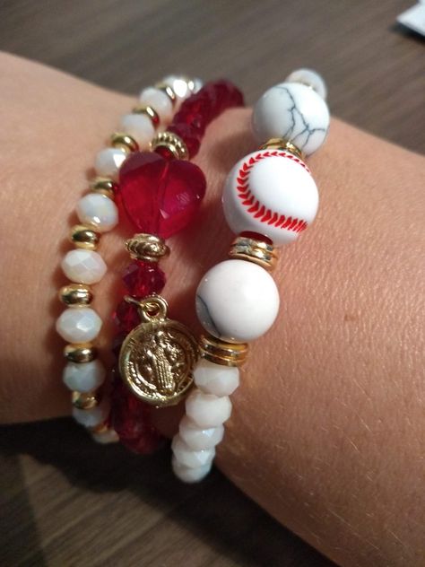 Sports Bracelets Diy, Softball Hair Bows, Softball Hair, Baseball Jewelry, Softball Hairstyles, Diy Jewlery, Sports Bracelet, Bracelets Diy, Crafts To Make And Sell