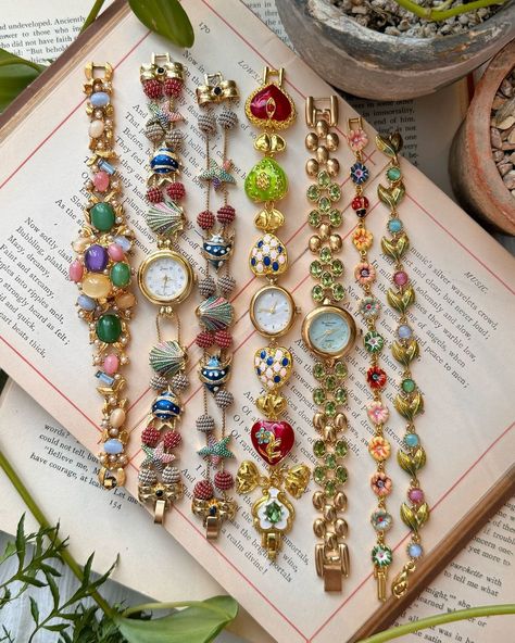 Instagram Vintage Instagram, Cool Piercings, Mystical Jewelry, Fancy Jewellery Designs, Bangle Watches, Diy Bracelets Patterns, Body Jewelry Piercing, Kawaii Accessories, Magical Jewelry