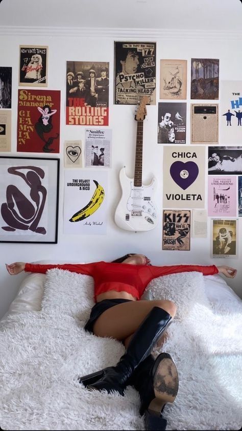 stargirl // wall decor // photo ideas // pinterest girl // kiss // Rolling Stones//
Electric guitar // Baddie Apartment Decor, Baddie Room Ideas Bedrooms, Cool Girl Bedrooms, Baddie Room Ideas, Red Room Decor, Baddie Room, Baddie Apartment Ideas, Dream Bedroom Inspiration, College Apartment Decor