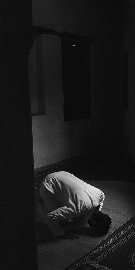 Aesthetic Black iPhone wallpaper Wallpaper Islami, Muslim Photos, Man Praying, Fesyen Islam, Aesthetic Selfie, Islamic Wallpaper Hd, Islamic Wallpaper Iphone, Desain Buklet, Muslim Images