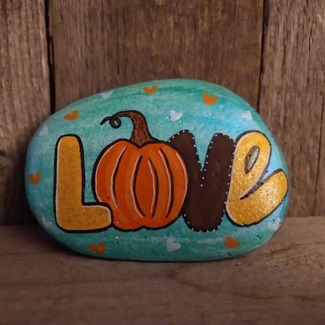 Hershey Kiss Painted Rock, Fall Leaf Painted Rocks, Thanksgiving Rocks Painted Ideas Simple, Thanksgiving Painted Rocks Ideas Easy, Rock Painting Thanksgiving, Autumn Stone Painting, Painted Rocks Fall Theme, November Painted Rocks, Fall Pebble Art