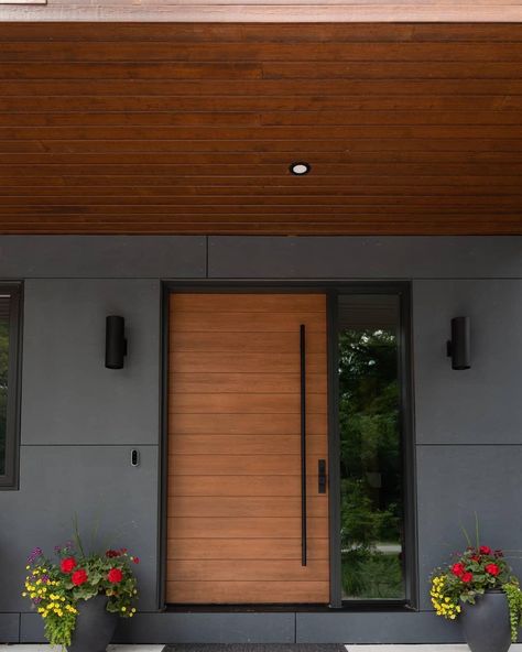 Scandinavian Front Door, House Main Door, Modern Garage Doors, House Front Door Design, Scandinavian Farmhouse, Modern Exterior Doors, House Main Door Design, Modern House Facades, Timber Door