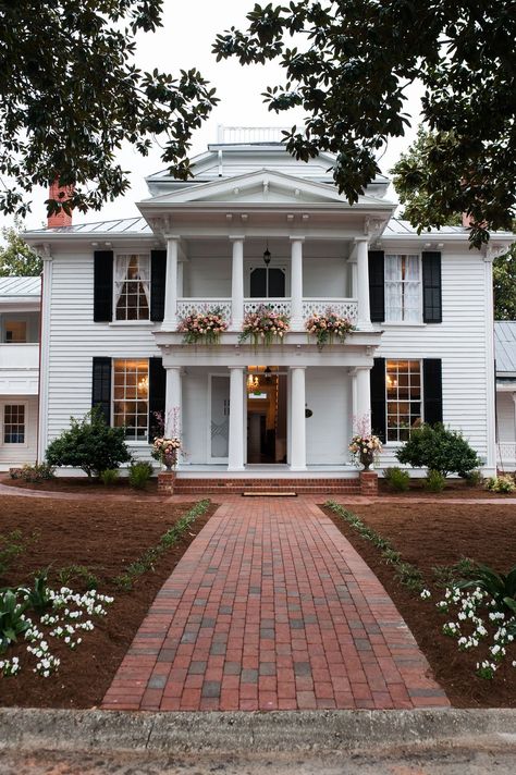 Casa Cook Hotel, Brick Pathway, Black Shutters, Casas Coloniales, Southern Homes, Colonial House, Colonial Style, House Goals, House Wedding