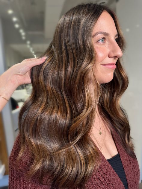 A beautiful combo of caramel and golden tones that give brunettes a gorgeous reflect to the hair. #yqr #yqrhair #yqrhairsalon #yqrlocal #brunette #balayage #cinnamoncookiebrunette #btcpics #haireducation Cookie Butter Hair, Cinnamon Cookie Butter Hair, Caramel Swirl Hair, Brunette Balayage, Chop Chop, Cinnamon Cookies, Cookie Butter, Winter Trends, Brunettes