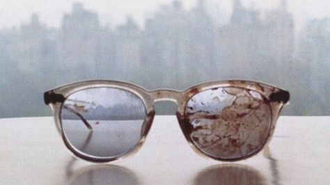 The glasses John Lennon wore when he was assassinated, 1980 Mark David Chapman, John Lennon Glasses, Photos Rares, John Lennon And Yoko, Rare Historical Photos, Yoko Ono, Christopher Robin, Fidel Castro, Tutankhamun