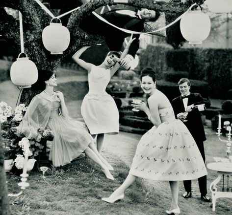 1950s party | Those airy, breezy lanterns never go out of style. Are they really ... Chic Birthday Party, Vintage Garden Parties, Chic Birthday, Summer Garden Wedding, Vintage Party, Black N White Images, The Exhibition, 50s Fashion, Best Photographers