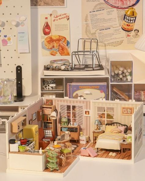 Robotime on Instagram: "New arrivals alert! 🚨 Embracing the golden hour with Rolife's latest Super Creator mini houses! 🌅 These gems redefine my dream space—Cozy Living Lounge,Happy Meals Kitchen, Sweet Dream Bedroom all rolled into one. Enamel pots hissing, steaks sizzling, and fresh pasta wafting. Satisfaction overload! 🍳🥩🍝 After the feast, it's book time in the cozy living room 📖, a cup of self-brewed coffee ☕, and inner peace. Belly full, spirits high, off to bed with donuts 🍩 and milk 🥛 for sweet dreams. Miniature magic at its best! ✨ Check them out at：https://www.robotimeonline.com/products/rolife-super-creator-plastic-diy-miniature-house Which one is your favorite? Drop a comment below and let's chat about these adorable additions to the collection! 💬 #NewIn #RolifeSuperCre Rolife Miniature, Doll Living Room, Living Lounge, Mini Houses, The Golden Hour, Dolls House Interiors, Brewed Coffee, Let's Chat, House Interiors