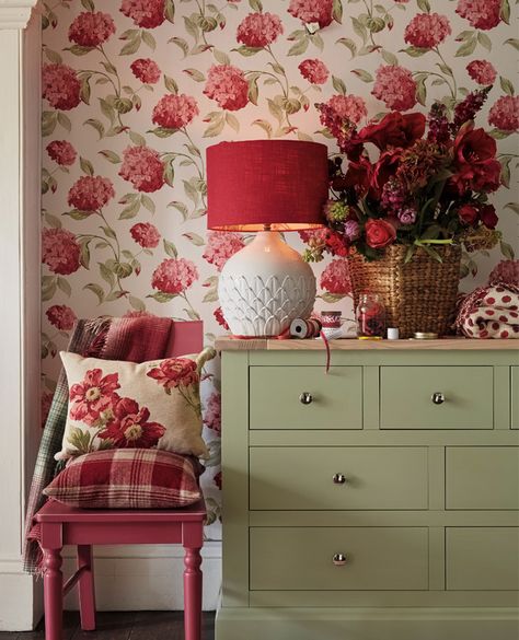 Hydrangea Cranberry Wallpaper Vibeke Design, Style Anglais, Red Cottage, Funky Home Decor, Red Decor, Cottage Interiors, Style Deco, Cottage Living, Shabby Chic Furniture