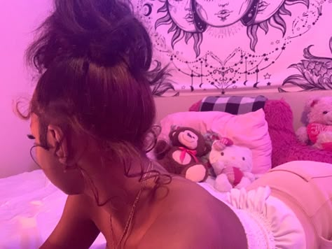 Messy Buns Black Women, Messy Bun Black Women Weave, Baddie Messy Bun, Messy Bun Hairstyles Black Women, Messy Ponytail Hairstyles Black Women, Messy Bun Hairstyles For Black Women, Messy Bun Natural Hair, Messy Bun With Headband, Messy Bun Aesthetic