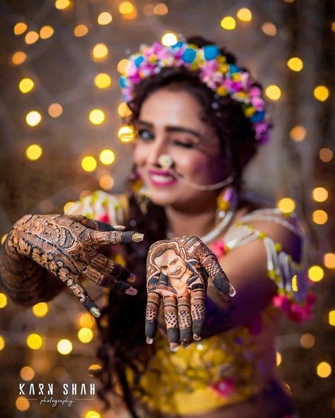 Solo Mehendi Pose Idea For Bride   #bride #indianwedding #bridalinspo #shaadisaga #weddinginspo  #mehndioutfit #mehendi   #mehndijewellery  #bridaldiaries #desibride #bridesofindia #photoideas Mehendi Photoshoot, Mehendi Photography, Wedding Photography Bridal Party, Indian Bride Photography Poses, Indian Wedding Photography Couples, Bridal Photography Poses, Indian Bridal Photos, Indian Wedding Couple Photography, Bride Photography Poses