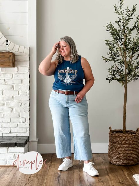 Styling plus-size cropped wide-leg jeans six ways. Keeping the cropped wide leg jeans casual with a graphic tank and platform sneakers. Plus Wide Leg Jeans Outfit, Wide Leg Outfit Jeans, Plus Size Wide Leg Jeans Outfit, Wide Leg Jeans Outfit Plus Size, Wide Leg Jeans And Sneakers, Jeans For Big Thighs, Wide Leg Jeans Casual, Wide Leg Outfit, Wide Leg Jeans Outfit