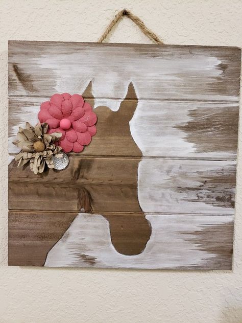 Diy Horse Birthday Decorations, Diy Horse Decorations, Horse Decorations For Party, Diy Western Decor Bedroom, Horse Themed Crafts, Cowgirl Room Ideas Kids, Vaquera Room Ideas, Diy Horse Decor, Horse Crafts Diy