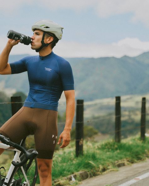 Compressive Functional Activewear For Cycling, Pas Normal, Sport Editorial, Pas Normal Studios Cycling, Cycling Inspiration, Pas Normal Studios, Casual Cotton T-shirt For Cycling, Cycling Photography, Lycra Men