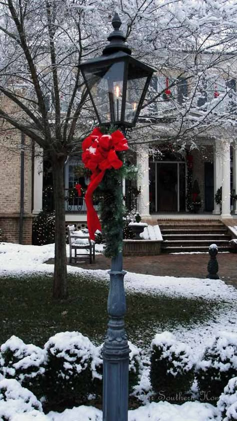 25 Top outdoor Christmas decorations on Pinterest | Easyday Christmas Lamp Post, Outdoor Christmas Diy, Outdoor Lamp Posts, Dreaming Of A White Christmas, Christmas Lamp, Prince Henry, A White Christmas, Outdoor Christmas Lights, Southern Home