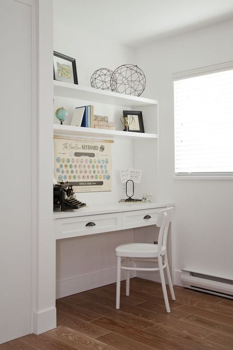 Homework area. Great idea for a small home office / built-in desk for a laptop. Simple floating shelves and accessories #HomeOffice #JillianHarris Alcove Desk, Small Home Office Desk, Built In Desk And Shelves, Office Layout Ideas, Desk And Shelves, Desk Nook, Cheap Office Furniture, Office Desk Designs, Kitchen Desks