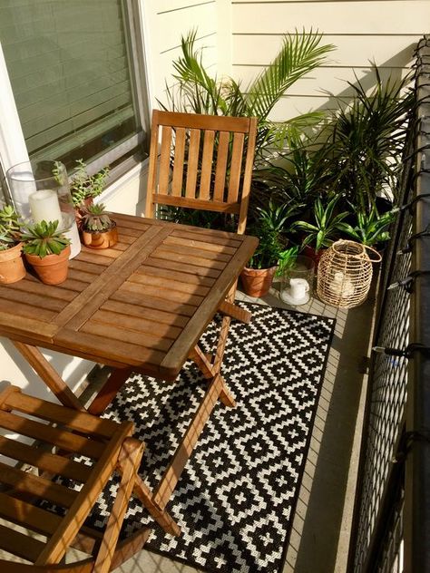 Ikea Patio, Klein Balkon Decor, Pergola Modern, Balcon Mic, Design Per Patio, Balkon Decor, Apartment Balcony Garden, Tiny Balcony, Balcony Design Ideas