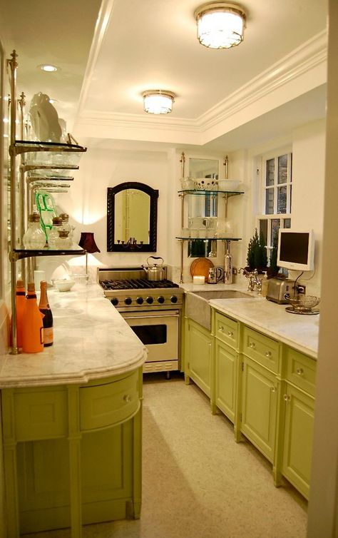 Brilliant Small Kitchen Design Idea ~ This is set up exactly like our kitchen in our flat. I love the fridge colour. Wouldn't take much to change our kitchen into something similar to this. ᘡnᘠ Galley Kitchen Remodel Ideas, Kitchen Galley, Small Galley Kitchen, Galley Kitchen Design, Best Kitchen Design, Galley Kitchen Remodel, Galley Kitchens, Kabinet Dapur, Small Kitchens