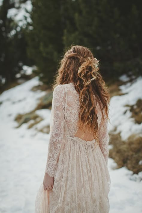 Winter Boho Wedding, Boho Winter Wedding, Winter Wedding Gowns, Beautiful Wedding Hair, Spain Wedding, Boho Ideas, Wedding Braids, Boho Winter, Bohemian Wedding Inspiration