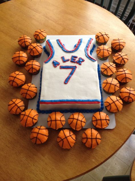 Basketball Jersey Cake, Basketball Birthday Cake, Birthday Cupcakes Boy, Jersey Cake, Basketball Theme Party, Teen Cakes, Basketball Cake, Basketball Birthday Parties, Birthday Cakes For Teens