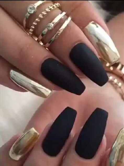 Matte and Chrome Black And Gold Nails, Metallic Nails Design, Hollywood Nails, Gel Nails French, Metallic Nail Art, Coffin Nails Matte, Gold Nail Designs, Mirror Nails, Metallic Nails