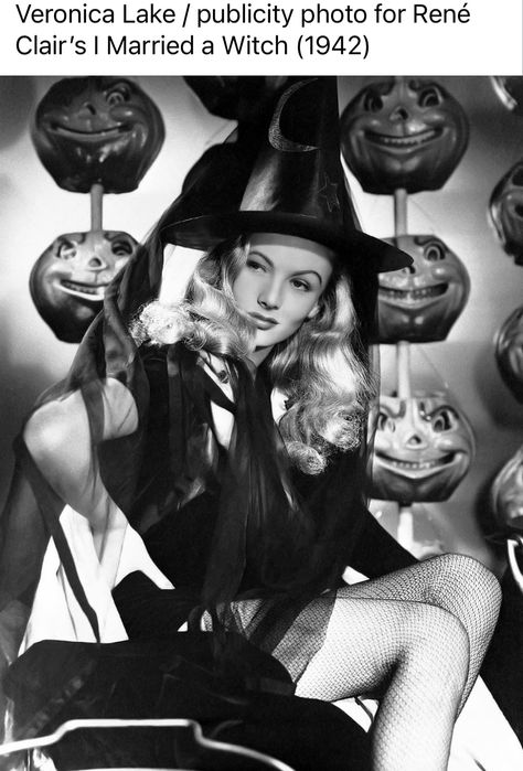 I Married A Witch, Vintage Humor Retro Funny, Hollywood Monsters, Vintage Halloween Photos, Gothic Fiction, Creepy Vintage, Pumpkin Queen, Monster Costumes, Veronica Lake