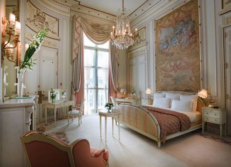 Baroque House, Beautiful Bed Designs, Classic Room, The Ritz Paris, Fancy Bedroom, Traditional Living, Chic Bedroom, Dream Rooms, Beautiful Bedrooms