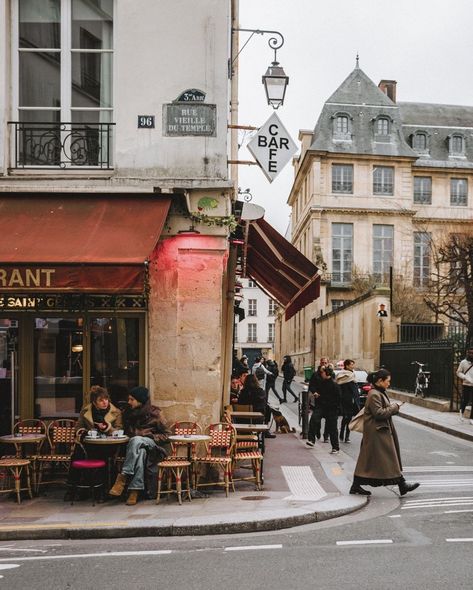 Everything About Rue Vieille du Temple in Le Marais Urban Scenes Photography, Paris Locations, Natural Cafe, Street Scape, Walking Poses, Urban Shop, French Life, Paris Markets, Concept Stores