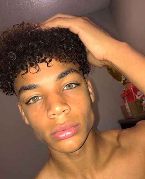 Attractive handsome black male model shirtless sexy pink lips curly hair Selfie Ideas Curly Hair, Corey Campbell, Black Male Models, Light Skin Men, Cute Curly Hairstyles, Boys With Curly Hair, Curly Hair Men, Light Skin