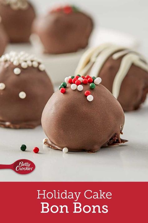 Bite-sized bliss! Cake ball bon bons are a snap to make using Betty Crocker™  cake mix and frosting and are an instant hit on any dessert tray. Starter Vegetarian, Recipe Ricotta, Bon Bons Recipe, German Chocolate Cake Mix, Cake Mix Ingredients, Tray Cake, Cake Ball, Spiced Drinks, Betty Crocker Recipes