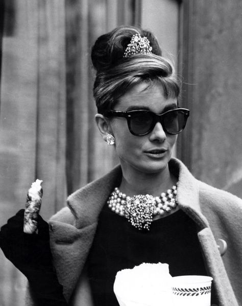 What Sunglasses is Audrey Hepburn Wearing in Breakfast at Tiffany's? - Sunglasses and Style Blog - ShadesDaddy.com Audrey Hepburn Outfit, Jane Russell, Moda Chanel, Holly Golightly, Audrey Hepburn Style, Gene Kelly, Mae West, Hepburn Style, Breakfast At Tiffany's