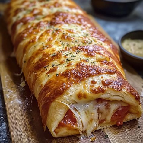 Homemade Stromboli Cheese Breads, Flavored Cheese, Stromboli Recipe Easy, Homemade Stromboli, Cheese All, Stromboli Recipe, Pizza Recipes Homemade, Chapati, A Pizza