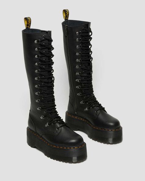 Dr Martens 1b60, Doc Martens Outfit Men, How To Style Doc Martens, Doc Martens Outfit Summer, Outfits Shifting, Max Volume, Black Leather Combat Boots, Doc Martens Outfit, Eye Silhouette