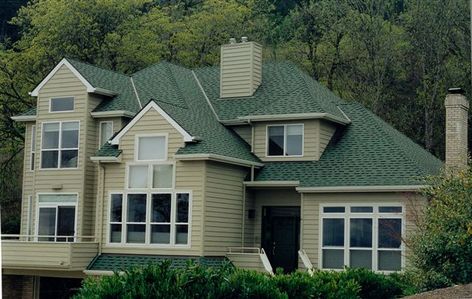 Owens Corning Laminated Composition Shingles, Color:Chateau Green - Corvallis, OR Green Roof House, Green Facade, Roof House, Living Roofs, Residential Roofing, Ski House, Roof Covering, House Siding, Green Tile