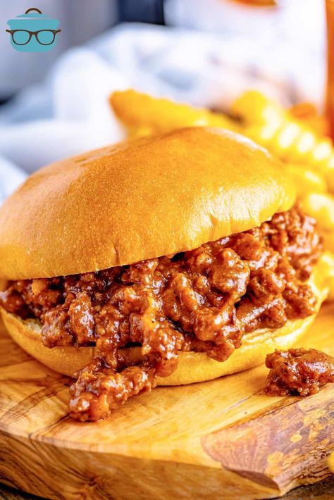 Crock Pot Sloppy Joes (+Video) - The Country Cook Best Sloppy Joe Recipe, Crock Pot Sloppy Joes, Slow Cooker Sloppy Joes, Sloppy Joe Recipe Easy, Sloppy Joes Sandwich, Sloppy Joe Recipe, Sloppy Joe Casserole, Sloppy Joes Easy, Homemade Sloppy Joes