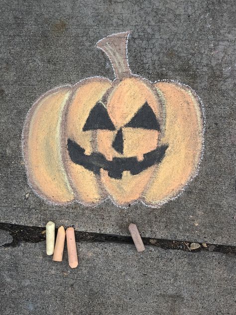 Halloween Sidewalk Chalk, Halloween Chalk Art Easy, Fall Sidewalk Chalk Art, Chalk Art Halloween, Halloween Chalk Ideas, Halloween Chalk Art, Fall Chalkboard Art, Halloween Things To Do, Fun Chalk Art