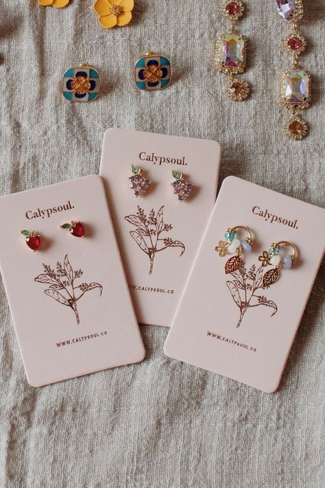 Earring Branding Packaging, Creative Jewellery Packaging, Accessory Packaging Ideas, Jewel Packaging Ideas, Earring Backing Card, Earing Packaging Design, Jewelry Packaging Design Inspiration, Earrings Packaging Ideas, Earring Packaging Ideas