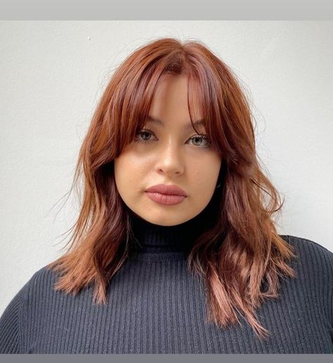 Red Lob With Curtain Bangs, Auburn Short Hair With Bangs, Mid Length Red Hair With Bangs, Ginger Bob With Curtain Bangs, Red Hair Lob Haircut, Curtain Bangs Medium Hair Red, Short Layered Copper Hair, Dark Ginger Hair Short, Auburn Lob With Bangs