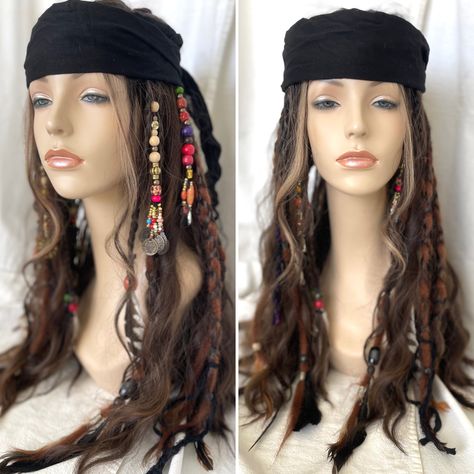 Pirate Hair Accessories, Pirate Jewelry Diy, Pirates Of The Caribbean Costumes, Pirate Wig, Jack Sparrow Halloween Costume, Jack Sparrow Halloween, Pirate Makeup, Pirates Theme, Pirate Hair