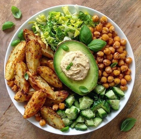 Spicy Roasted Chickpeas, Pasti Fit, Crispy Potato Wedges, Stuffed Avocado, Plats Healthy, Avocado Cucumber, Potato Wedges, Think Food, Roasted Chickpeas