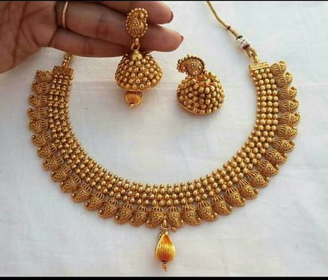 Light Weight Gold Necklace, Gold Set Design, Necklace Set Gold, Bridal Jewelry Sets Brides, Neck Pieces Jewelry, Antique Necklaces Design, Gold Bangle Set, Indian Bridal Jewelry Sets, Fancy Jewelry Necklace