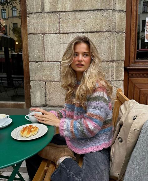 Cozy Sweater Outfits, Cozy Sweaters Outfits, Cute Oversized Sweaters, Oversized Striped Sweater, Coffee Instagram, French Braid Hairstyles, Autumn Fits, Scandinavian Fashion, Looks Street Style