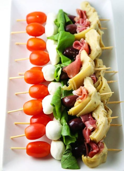 Easy Antipasto Skewers - Tastefulventure Easy Antipasto, Antipasto Appetizer, Antipasto Skewers, Cocktail Party Food, Cocktail Appetizers, Party Food Platters, Healthy Grilling, Charcuterie Recipes, Potato Skins