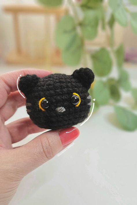 Cat Head Crochet, Crochet Cat Keychain, Cat Amigurumi Pattern, Keychain Crochet Pattern, Mochi Cat, Amigurumi Keychain, Keychain Crochet, Cat Amigurumi, Crochet Octopus