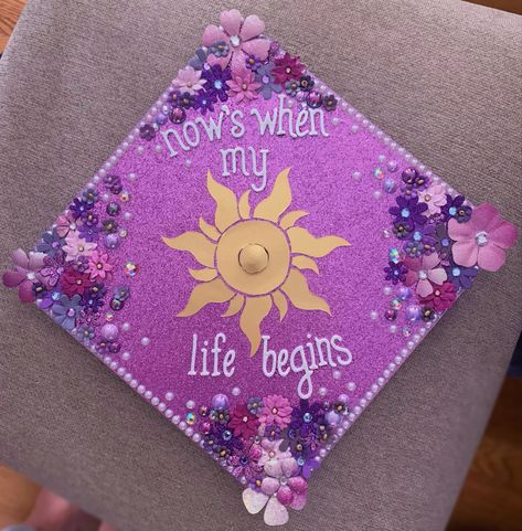 Last Minute Like Everything Else Cap, Tcnj Grad Cap, Song Lyric Graduation Cap Ideas, Cute Senior Cap Ideas, Cool Graduation Cap Designs, Repunzle Graduation Cap, Song Lyrics Graduation Cap, Grad Cap Designs Tangled, Winx Club Graduation Cap