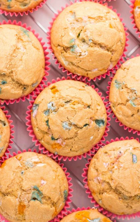 {HEALTHY} Funfetti Cupcakes -- only 132 calories, including the chocolate frosting! They're easy to make & taste AMAZING! (And the frosting is made from Greek yogurt!) Perfect for birthdays or celebrations of ANY kind! #recipe Healthy Confetti Muffins, Healthy Birthday Cupcakes, Toddler Cupcakes, Yogurt Cupcakes, Healthy Cupcake Recipes, Buttery Chocolate Chip Cookies, Cupcake Recipes For Kids, Healthy Birthday Cakes, Funfetti Cupcakes