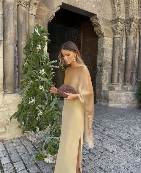 Formal Summer Wedding Guest Dress Classy, Dress With Shawl Aesthetic, Slip Dress Shawl, Rich Wedding Guest Outfit, Strapless Dress With Shawl, Islamic Wedding Guest Outfits, Wedding Guest Dress With Shawl, Mallorca Wedding Guest Outfit, Winter Wedding Guest Outfit Women