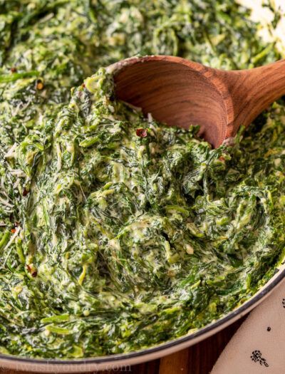 Spinach Puffs Recipe, Best Creamed Spinach Recipe, Creamed Spinach Recipe Easy, Garlic Mushrooms Recipes, Boiled Spinach, Spinach Puff, Creamed Spinach Recipe, Creamed Onions, Garlic Uses