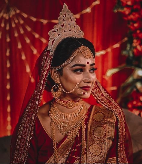 Forced Marriage, Indian Bride Makeup, Bengali Bridal Makeup, Bride Photos Poses, Indian Wedding Bride, Indian Bridal Photos, Wedding Lehenga Designs, Bengali Bride, Indian Bride Outfits