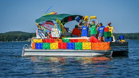 Party Dress Up Ideas, Pontoon Boat Decor, Pontoon Ideas, Pontoon Party, Pontoon Seats, Taco Boats, Party Pooper, Lego Boat, Dress Up Ideas