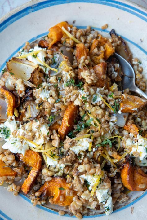 Ancient Grains Recipes, Farro Recipes, Marinated Cheese, Cooking Grains, Health Cooking, Farro Salad, Roasted Pumpkin, Wheat Berries, Ancient Grains